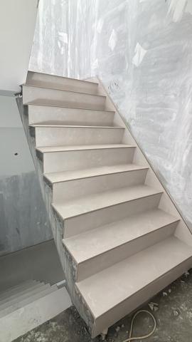 楊庭維 - 120*60磁磚樓梯安裝，踢腳板的安裝