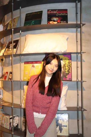 李貞依