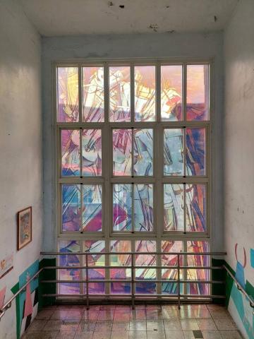 吉俐廣告社 - 全透PVC貼窗戶-光線不同所呈現的各式樣貌