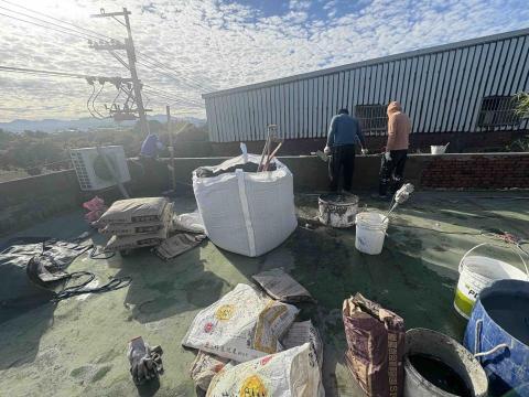 尚譯工程-專門屋頂外牆防水抓漏-阿賢 - 