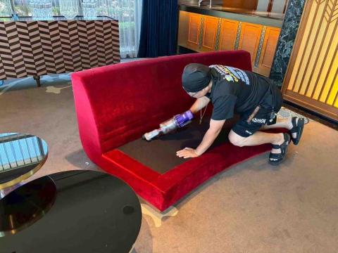 恩典愛家居家清潔 - 掀開座墊清洗乾淨！