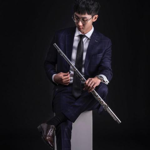 提供歸仁樂器行服務的專家王世明