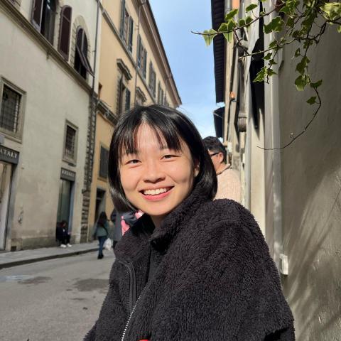 提供寫程式服務的專家Leia