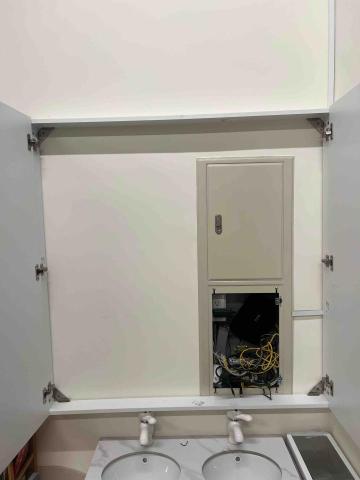蕭先生 - 把電箱遮起來施工後打開狀態