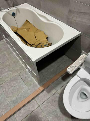 陳俊勲 - 地磚重鋪及止水敦新設浴缸