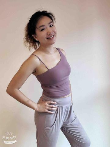 提供高空yoga服務的專家Evey Yoga