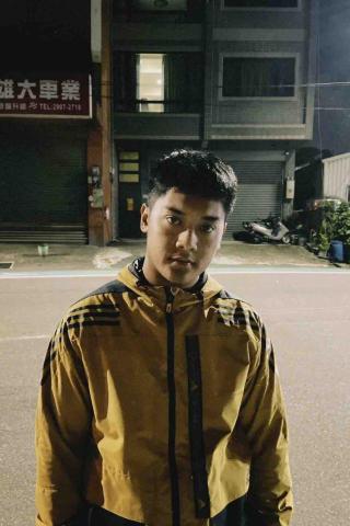 提供歌唱班服務的專家黑糖學長的吉他教室