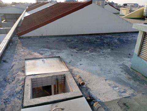 鐵皮屋頂漆，防水漆，圍籬，室內油漆,廁所翻修都有承做 - 