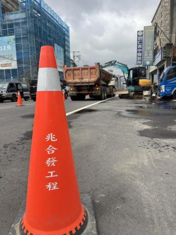 兆合發工程 - ?環保文書代辦(撰寫、申辦、簽證）
(環部研證字 第 HB692058 號)
?露天開挖作業主管(現場指揮、調度、簽證)
(證書字號 114M009J3040120)
 
?️拆除工程、?清運工程、?土方工程
?請洽 #兆合發工程?

#兆合發科技有限公司 #兆合發工程
#拆除工程 #廢棄物清運 #室內拆除
#基礎開挖 #剩餘土石方處理 #合法證明