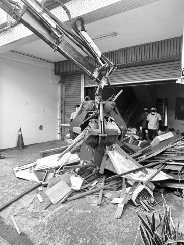 兆合發工程 - ?環保文書代辦(撰寫、申辦、簽證）
(環部研證字 第 HB692058 號)
?露天開挖作業主管(現場指揮、調度、簽證)
(證書字號 114M009J3040120)
 
?️拆除工程、?清運工程、?土方工程
?請洽 #兆合發工程?

#兆合發科技有限公司 #兆合發工程
#拆除工程 #廢棄物清運 #室內拆除
#基礎開挖 #剩餘土石方處理 #合法證明