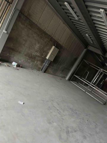 高莘宅修工程 -  廠房地面重新鋪設竹節筋、灌漿4500磅RC水泥粉光地面，重新定位地面水平增高厚度.完成面