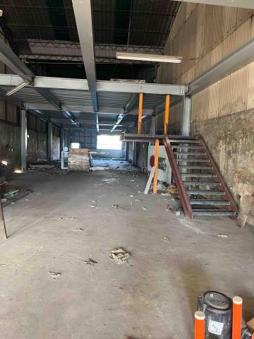 高莘宅修工程 -  廠房地面重新鋪設竹節筋、灌漿4500磅RC水泥地面，重新定位地面水平增高厚度.