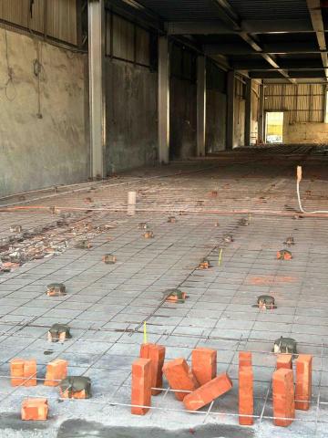 高莘宅修工程 -  廠房地面重新鋪設竹節筋、灌漿4500磅RC水泥地面，重新定位地面水平增高厚度.