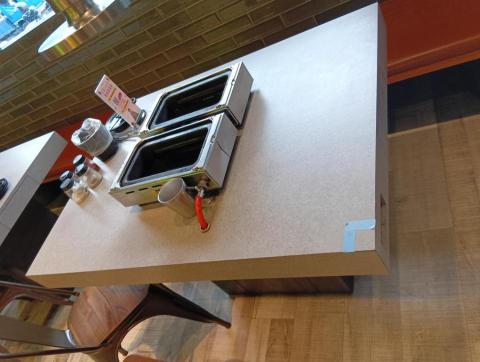 凡蓉精品藝術修護美容/居家店面裝璜瑕疵舊翻新/傢俱皮件精品美 - 美容修護缺角的燒烤店的桌子裝璜耐火板