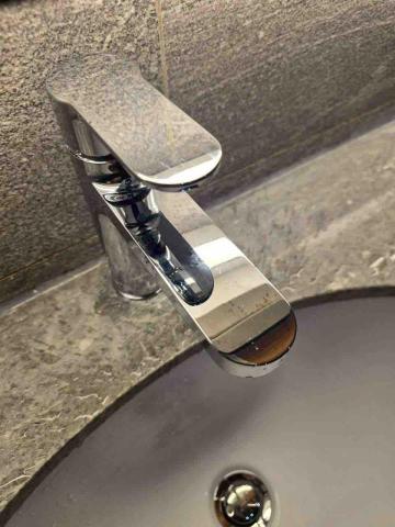 佳銓水電空調工程行 - TOTO臉盆龍頭安裝
