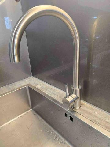 佳銓水電空調工程行 - 不銹鋼廚用龍頭安裝