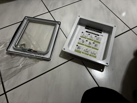 周文翔 - 寵物門安裝