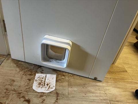 周文翔 - 寵物門安裝