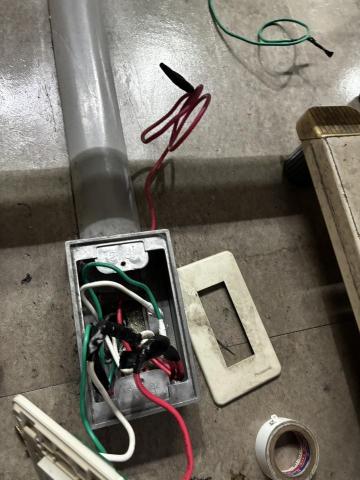 周文翔 - 插座修繕