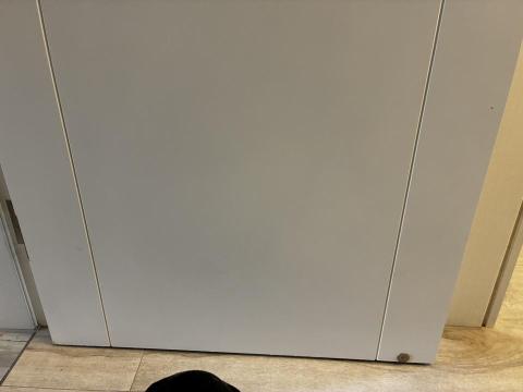 周文翔 - 寵物門安裝前