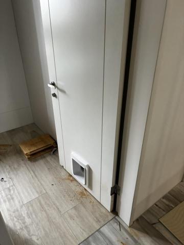 周文翔 - 寵物門安裝