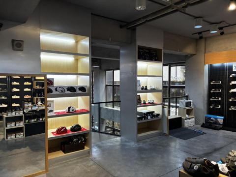 周文翔 - 燈具維修安裝接電