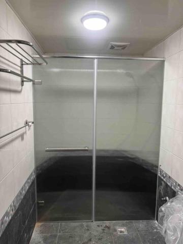 莊子緯 - 淋浴推拉門
5光+5小冰柱膠合光膜玻璃 