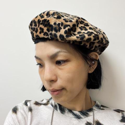 提供餵貓服務的專家戴