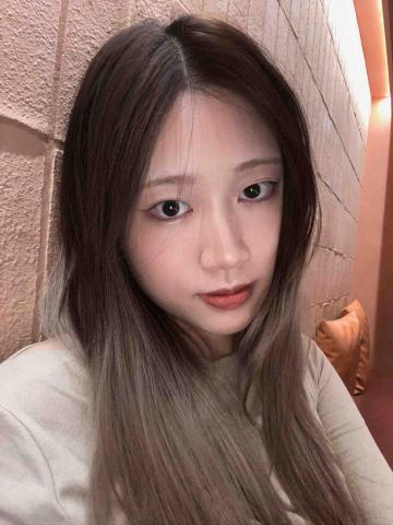 提供成人英文服務的專家Rina