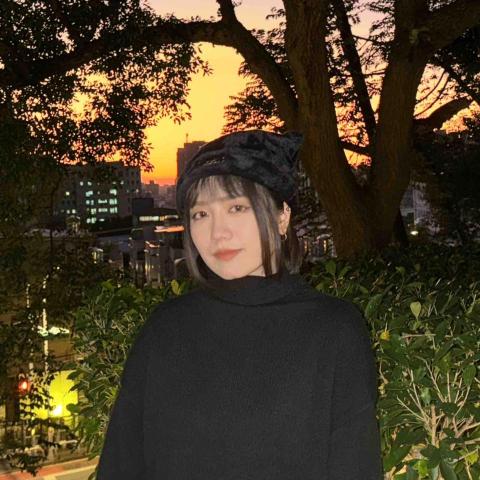 提供客服服務的專家花花