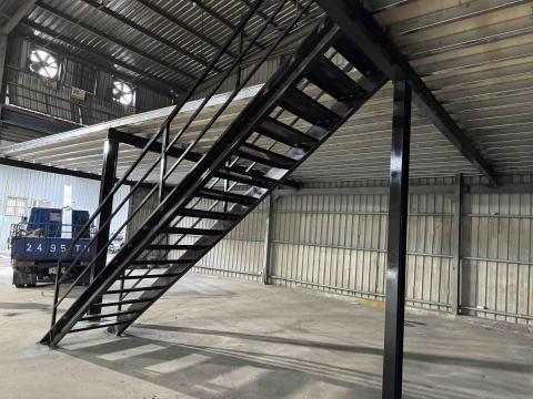 弘國工程行 - 鐵屋內半樓