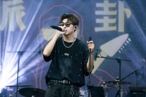 提供唱歌唱歌服務的專家鄭榮Daniel