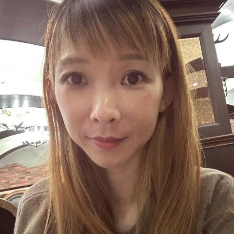 提供cnc服務的專家曾小姐