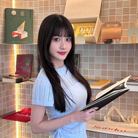 提供兒童書法班台中服務的專家李佳璇