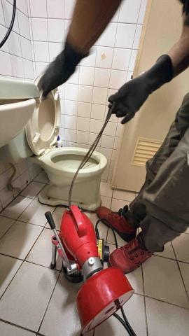 菲比水電｜高雄水電專業維修站 - 馬桶堵塞處理