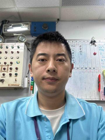 提供換燈服務的專家杜宗園