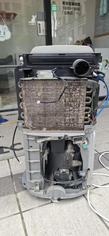 三宝愛洗@新竹各類家電專業拆洗與保養@ - LG除濕機施工前