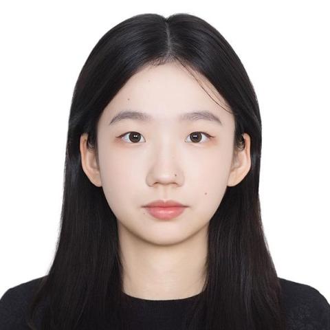 提供蓮花刺青服務的專家陳小姐