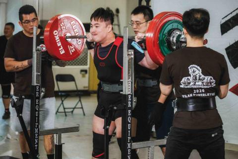 林岳賢（游泳教練/健身教練/理髮師/專車接駁司機/英文家教 - 深蹲202.5公斤