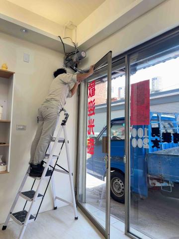 達閎金屬企業社 - 更換門工器與維修鐵捲門