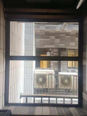 蕭仁豪 - 陽台安裝防霾卷紗