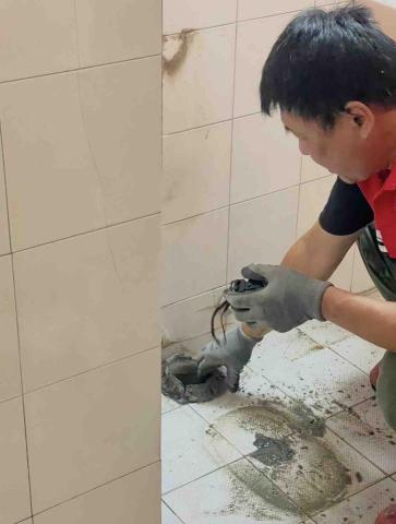 菲比水電｜高雄水電專業維修站 - 後排馬桶更改管距-1