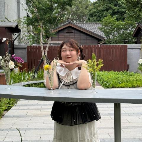 提供女裝服務的專家Esther Li