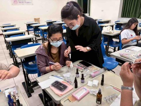汪睿騏 - 教學經驗豐富、深入淺出、耐心陪你抓盲點小白起步的首選教師