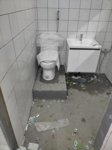 發揚泥作 - 廁所貼20&times;20壁磚