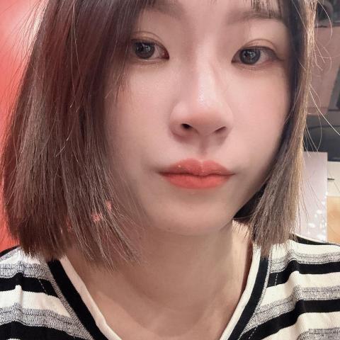 王妍菲