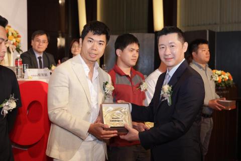 采婕(謙邑)實業有限公司 - 2026/5/21 從Pro360董事長受頒2026傑出星級達人