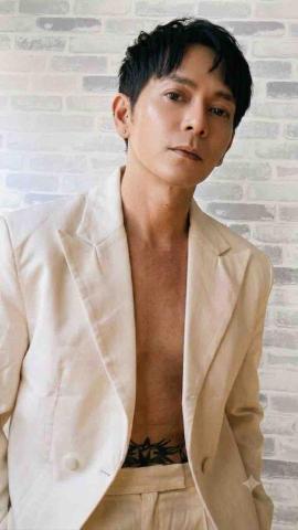 提供彩妝服務的專家Dino老師