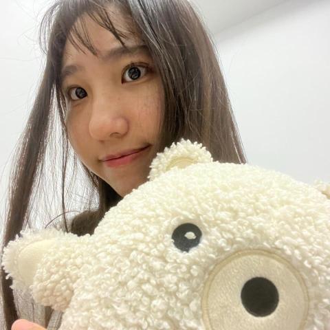 提供賺錢dcard服務的專家鄭婉伶