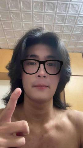 提供板橋洗包包服務的專家溫禹翔